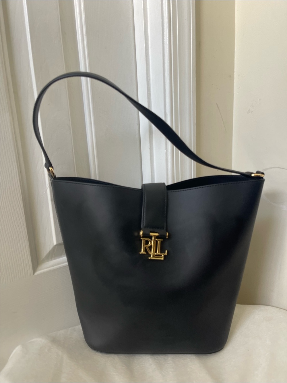 Ralph Lauren Black Bucket Shoulder Bag with Gold RL Logo - Picture 7 of 10